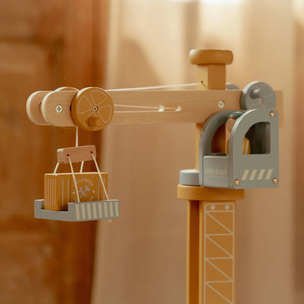 Little Dutch Crane Set With Train Track Fsc