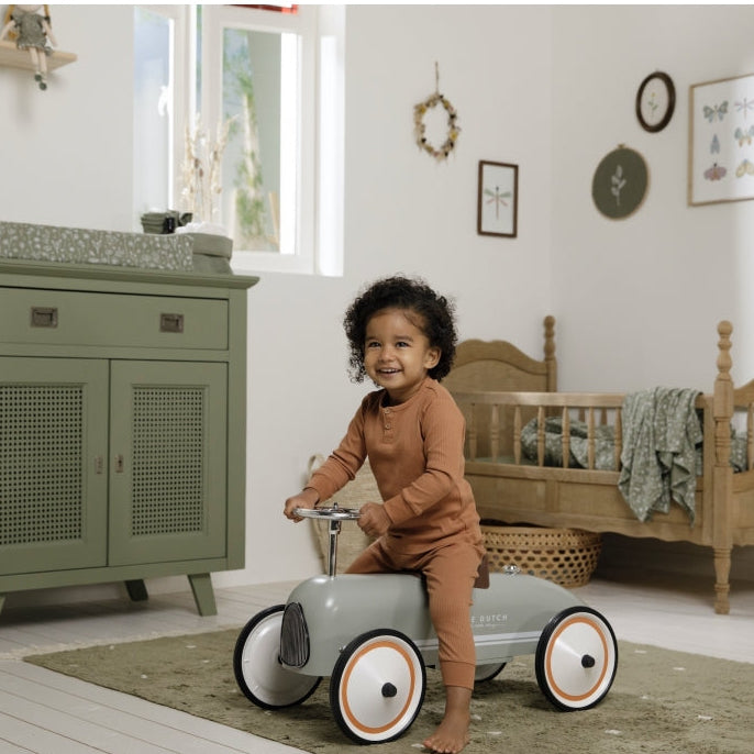 Vehicles, Trains & Ride Ons