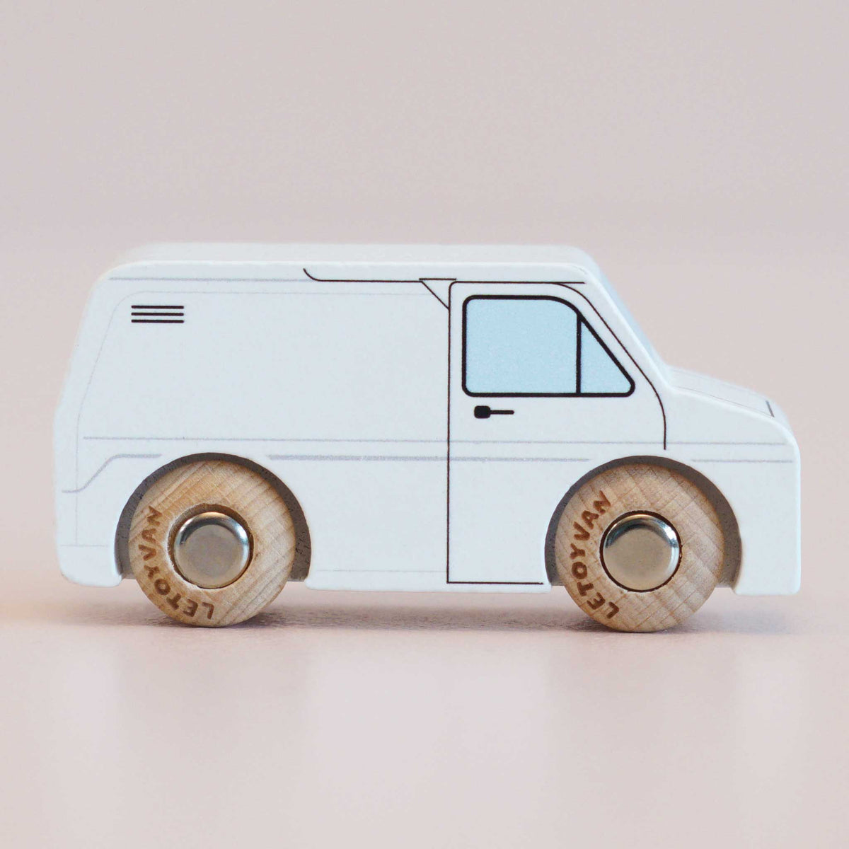 Le Toy Van No. 32 GT175 Frank – Wooden White Van