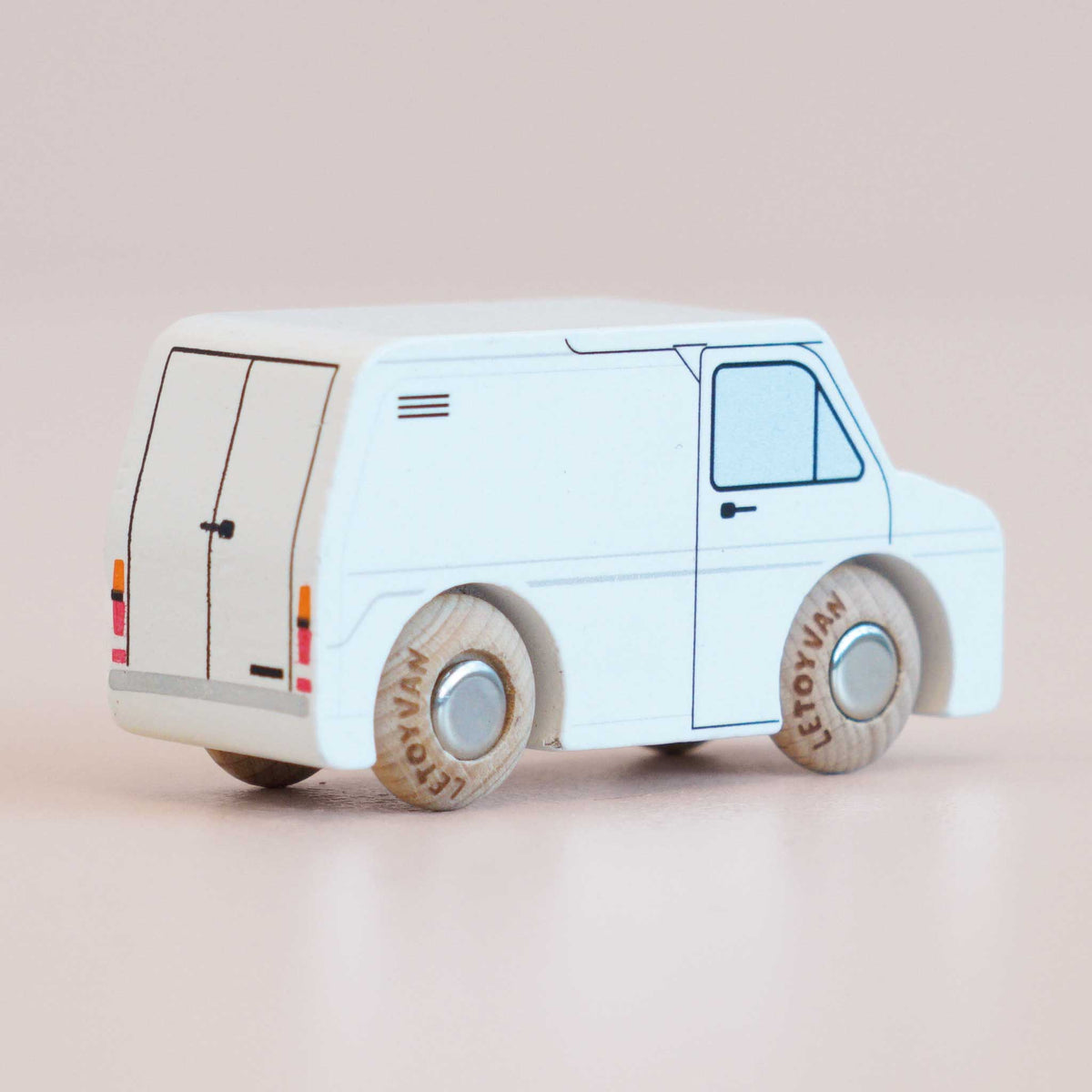 Le Toy Van No. 32 GT175 Frank – Wooden White Van
