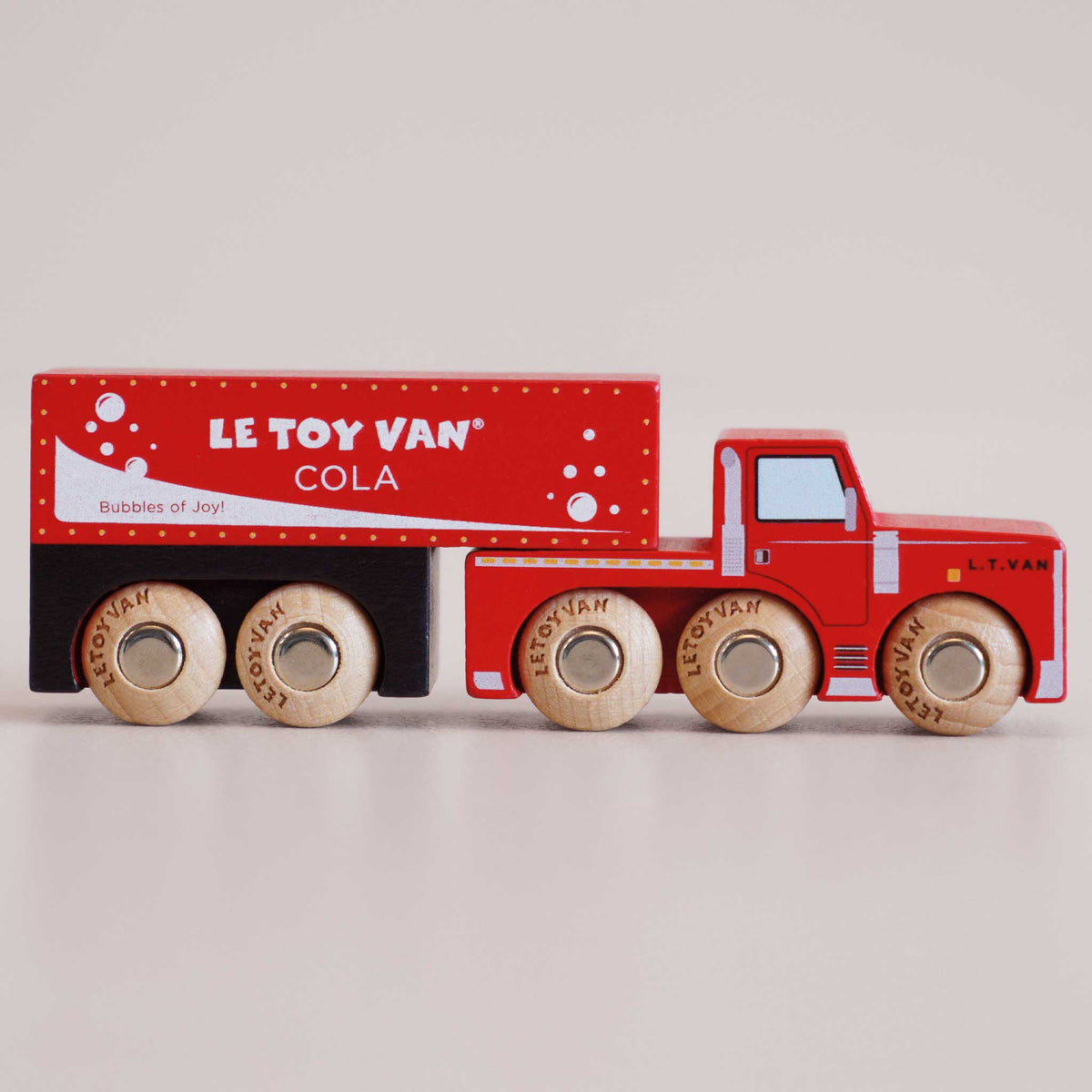 Le Toy Van No. 33 GT180 Toby –  Classic Wooden Cola Truck