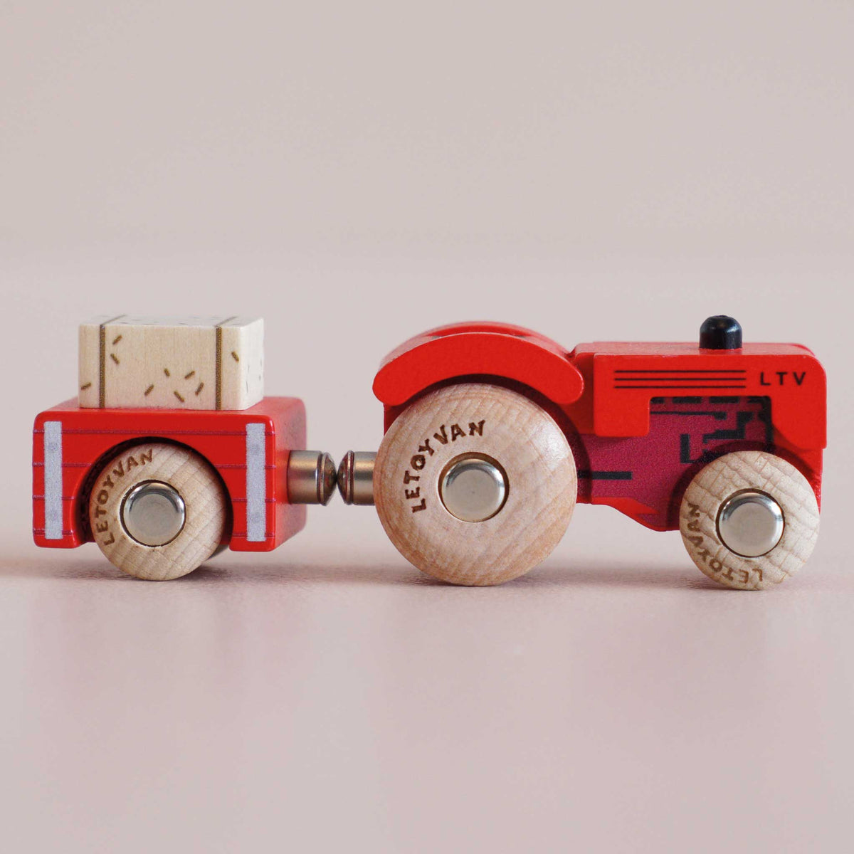 Le Toy Van No. 34 GT190 Tilly – Wooden Tractor and Trailer