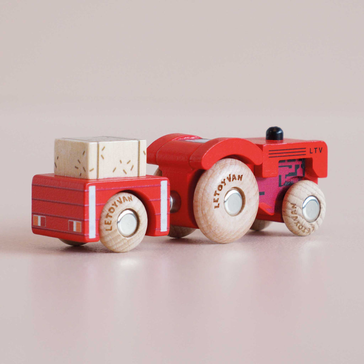 Le Toy Van No. 34 GT190 Tilly – Wooden Tractor and Trailer