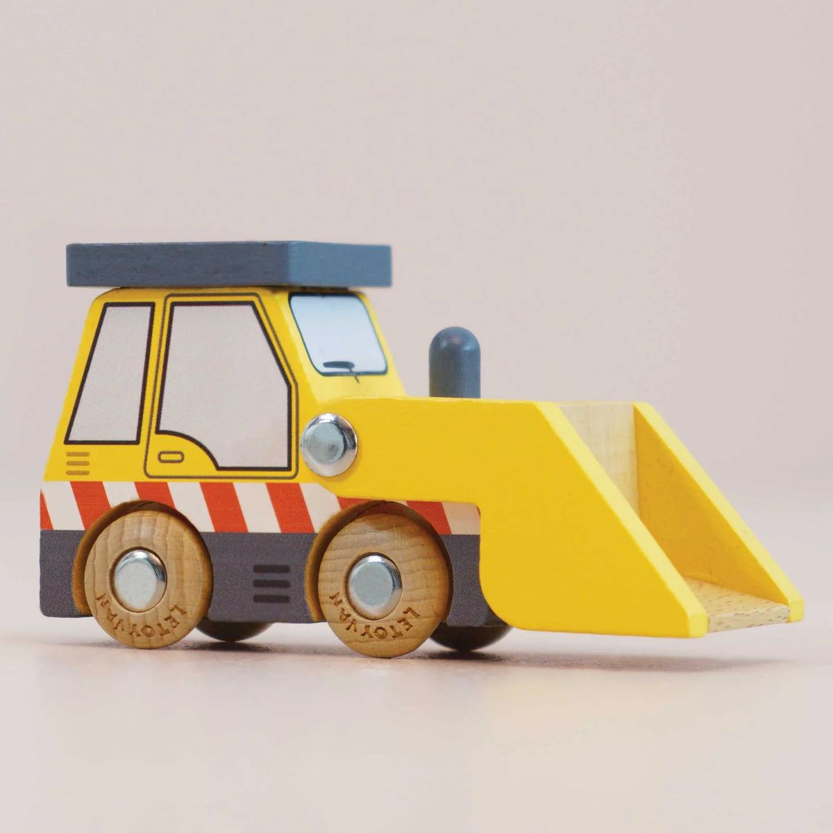Le Toy Van No. 38 GT220 Vince - Wooden front loader