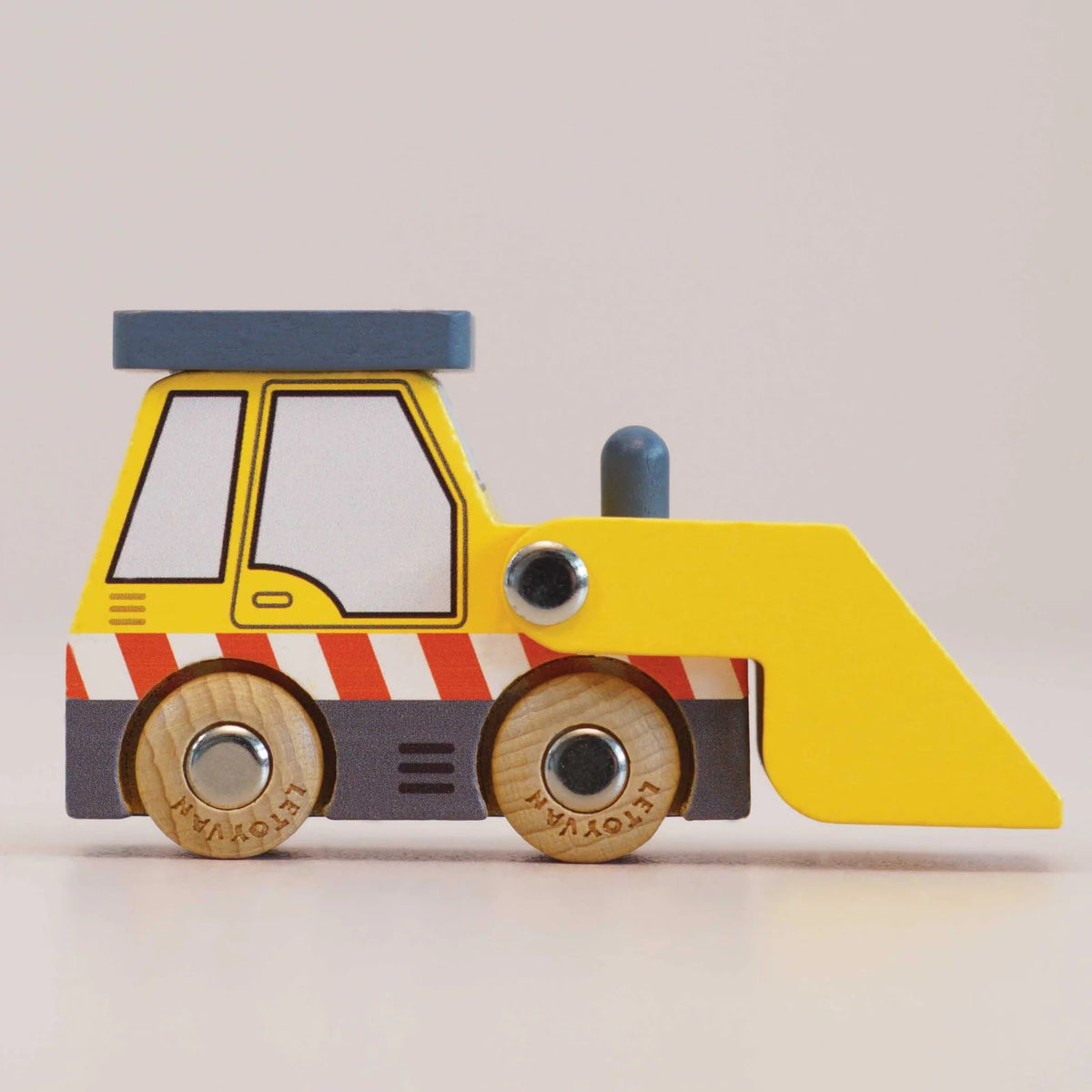 Le Toy Van No. 38 GT220 Vince - Wooden front loader