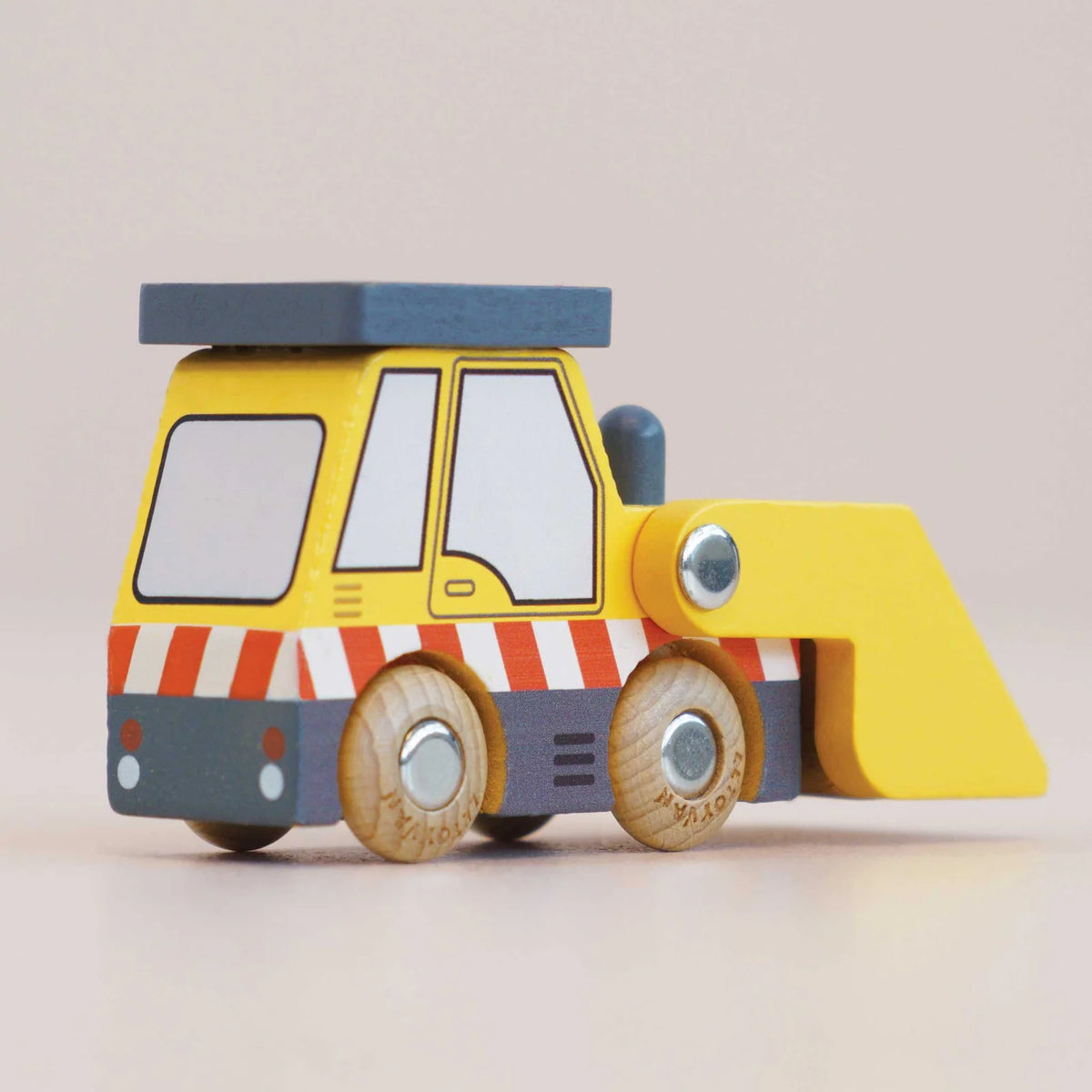 Le Toy Van No. 38 GT220 Vince - Wooden front loader