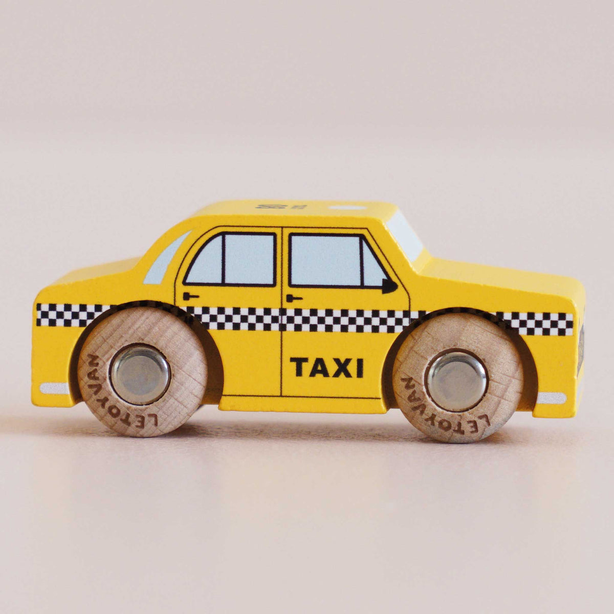 Le Toy Van No. 39 GT245 Trixie - New York wooden taxi