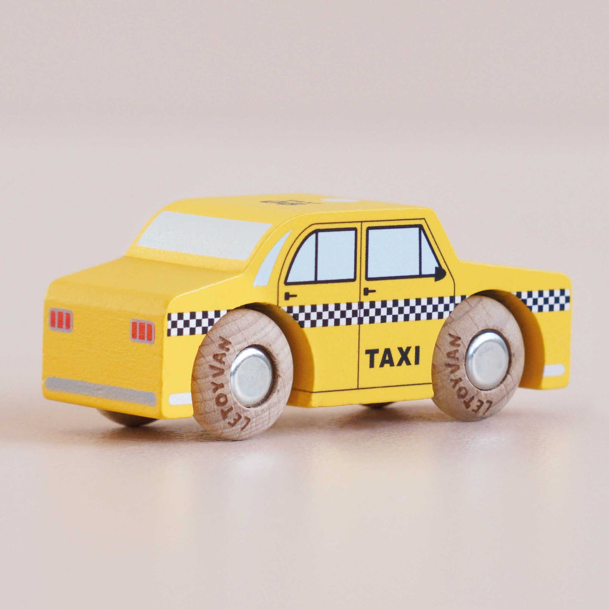 Le Toy Van No. 39 GT245 Trixie - New York wooden taxi