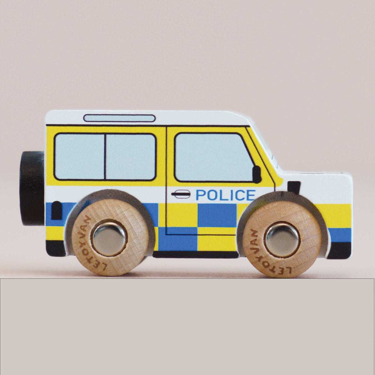 Le Toy Van No. 40 GT250 Bobby - British Wooden police car