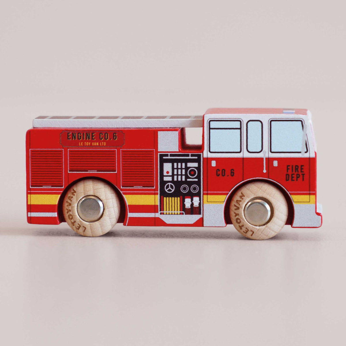 Le Toy Van No. 44 GT270 Quinn – Wooden Fire Engine