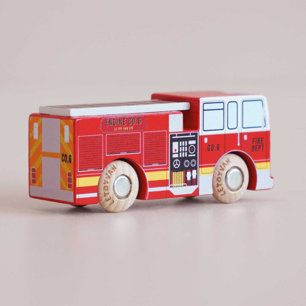 Le Toy Van No. 44 GT270 Quinn – Wooden Fire Engine