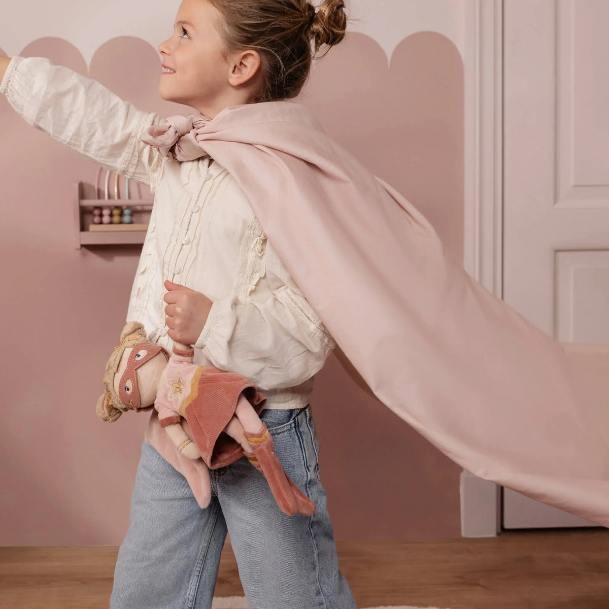 Little Dutch Superhero Doll Rosa – 35cm