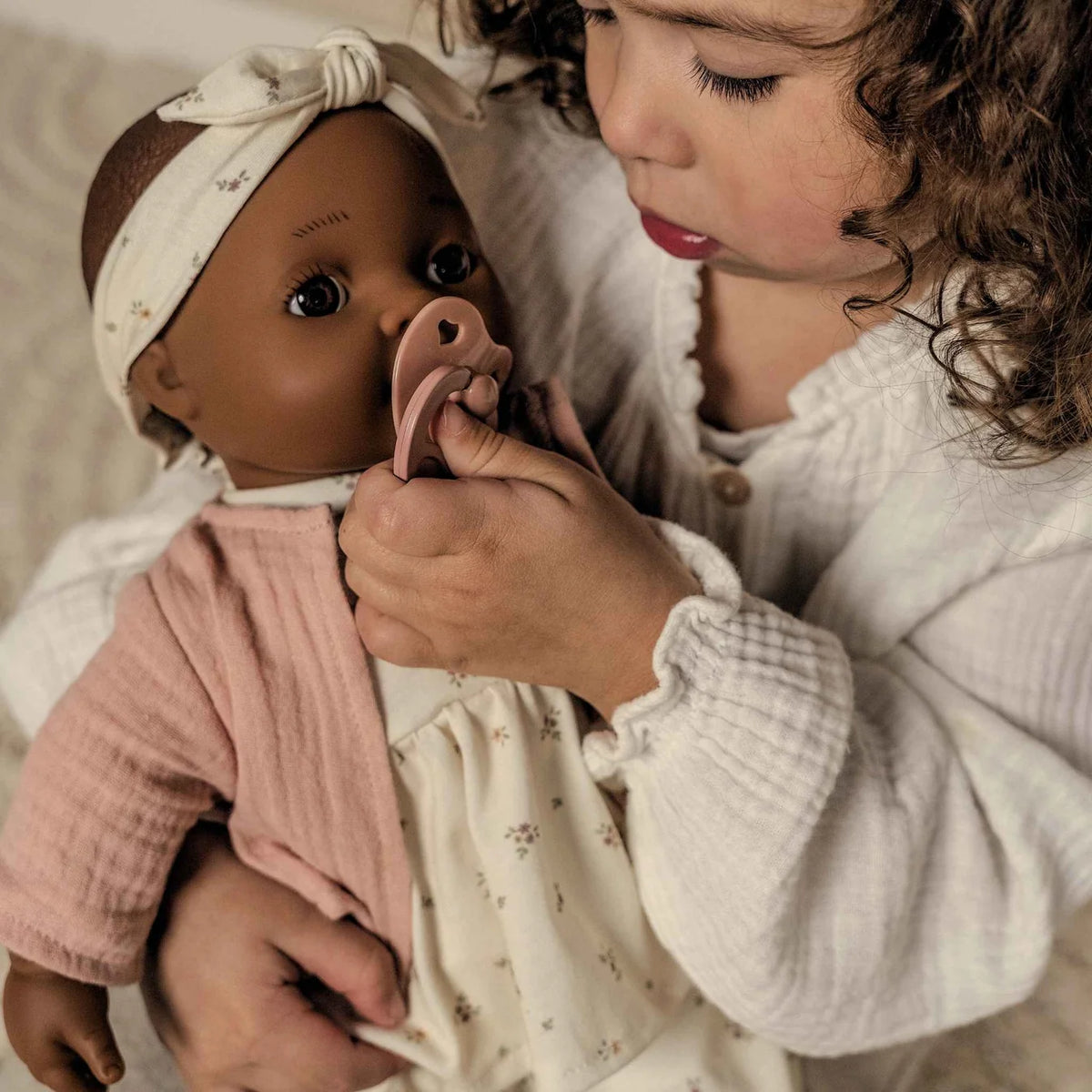 Little Dutch Baby Doll Noa – White Meadows