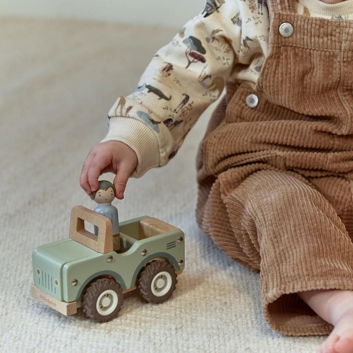 Little Dutch Wooden Safari Jeep with Peg Doll - Safari Friends
