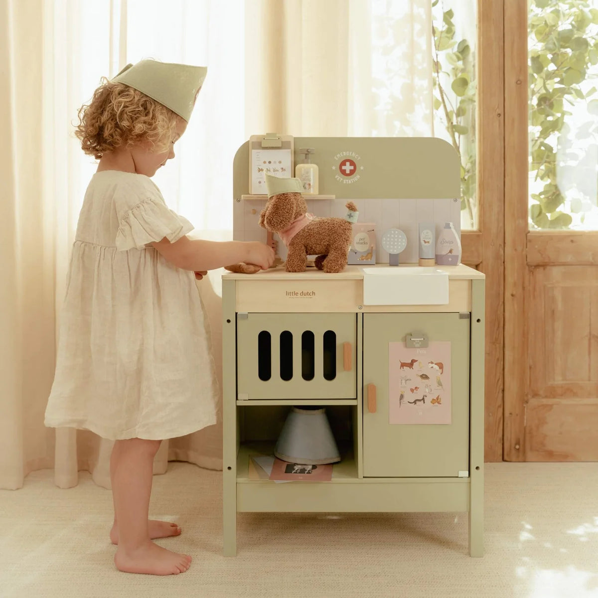 Little Dutch Wooden Veterinary Clinic