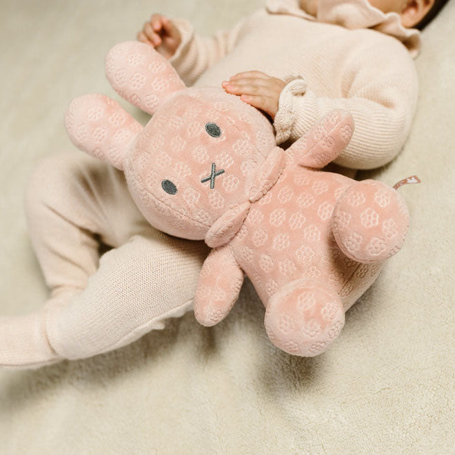 Miffy Cuddle 30 cm pink flower GRS