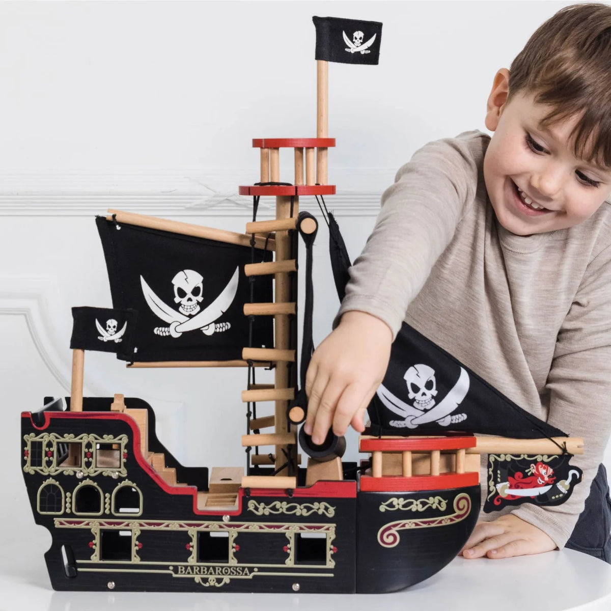 Le Toy Van Barbarossa Pirate Ship & 2 Characters