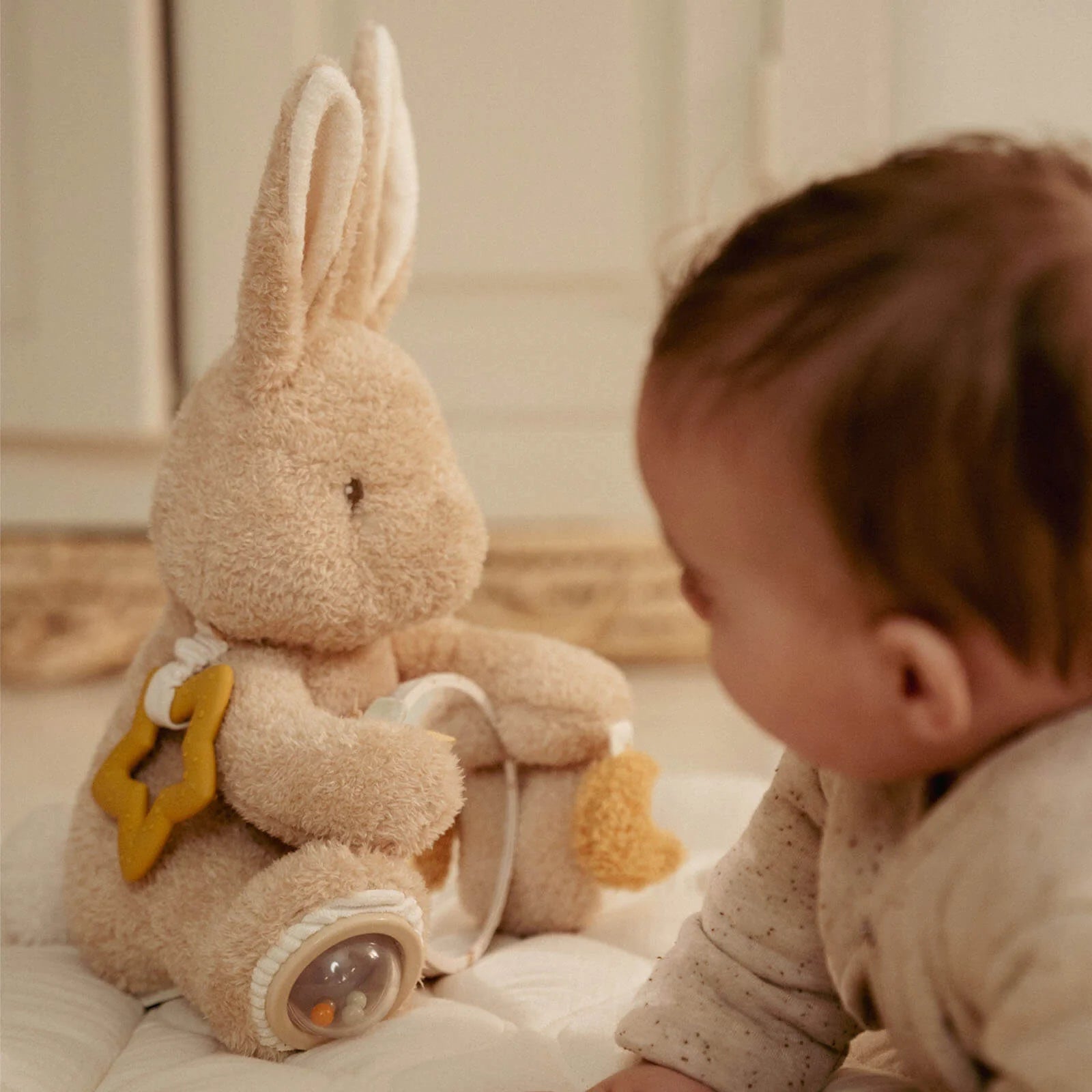 Little Dutch Activity Cuddle Toy Baby Bunny – Newborn Naturals