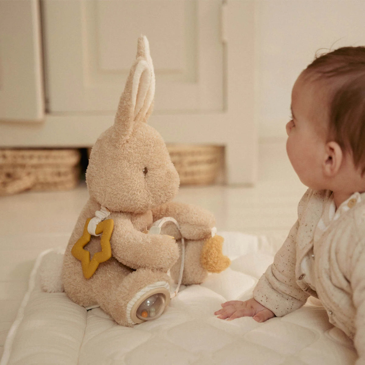 Little Dutch Activity Cuddle Toy Baby Bunny – Newborn Naturals