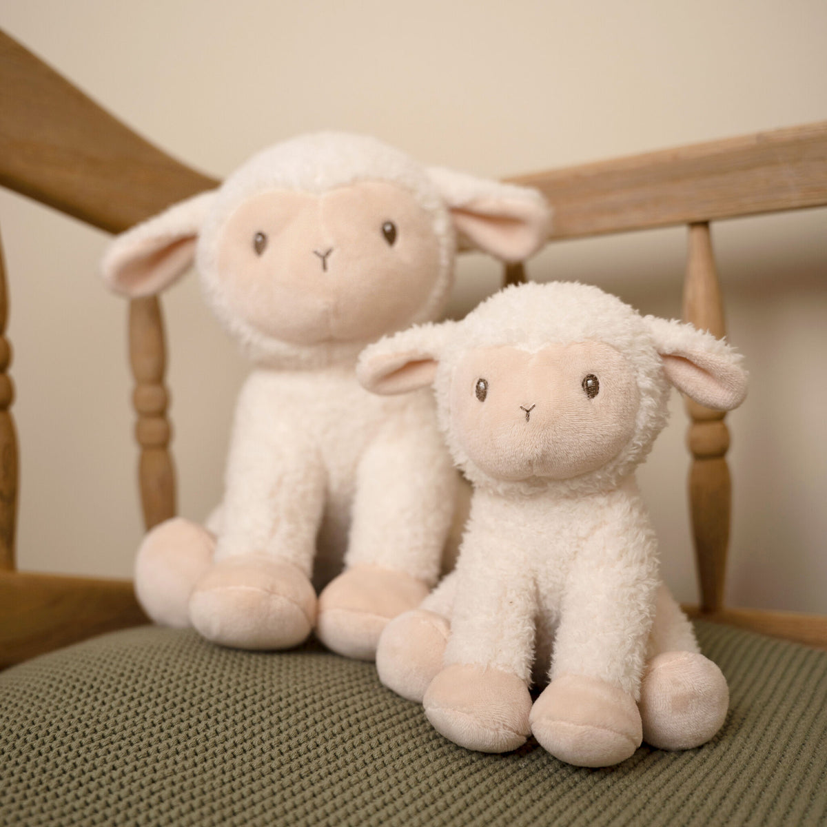 Cuddle Sheep 25Cm Little Farm