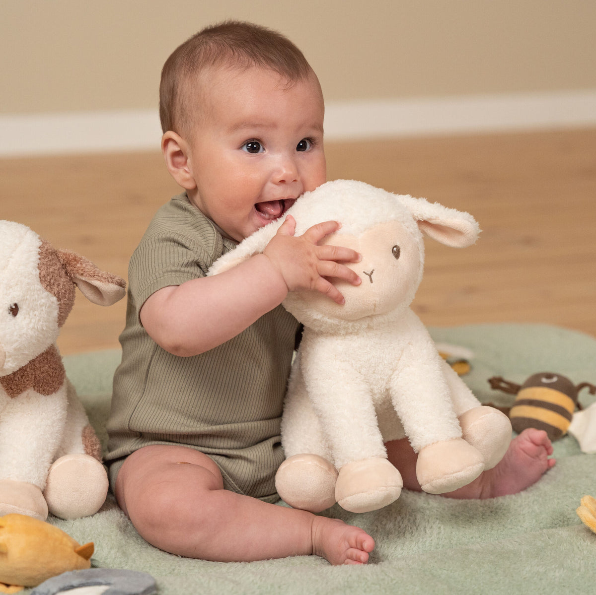 Cuddle Sheep 25Cm Little Farm