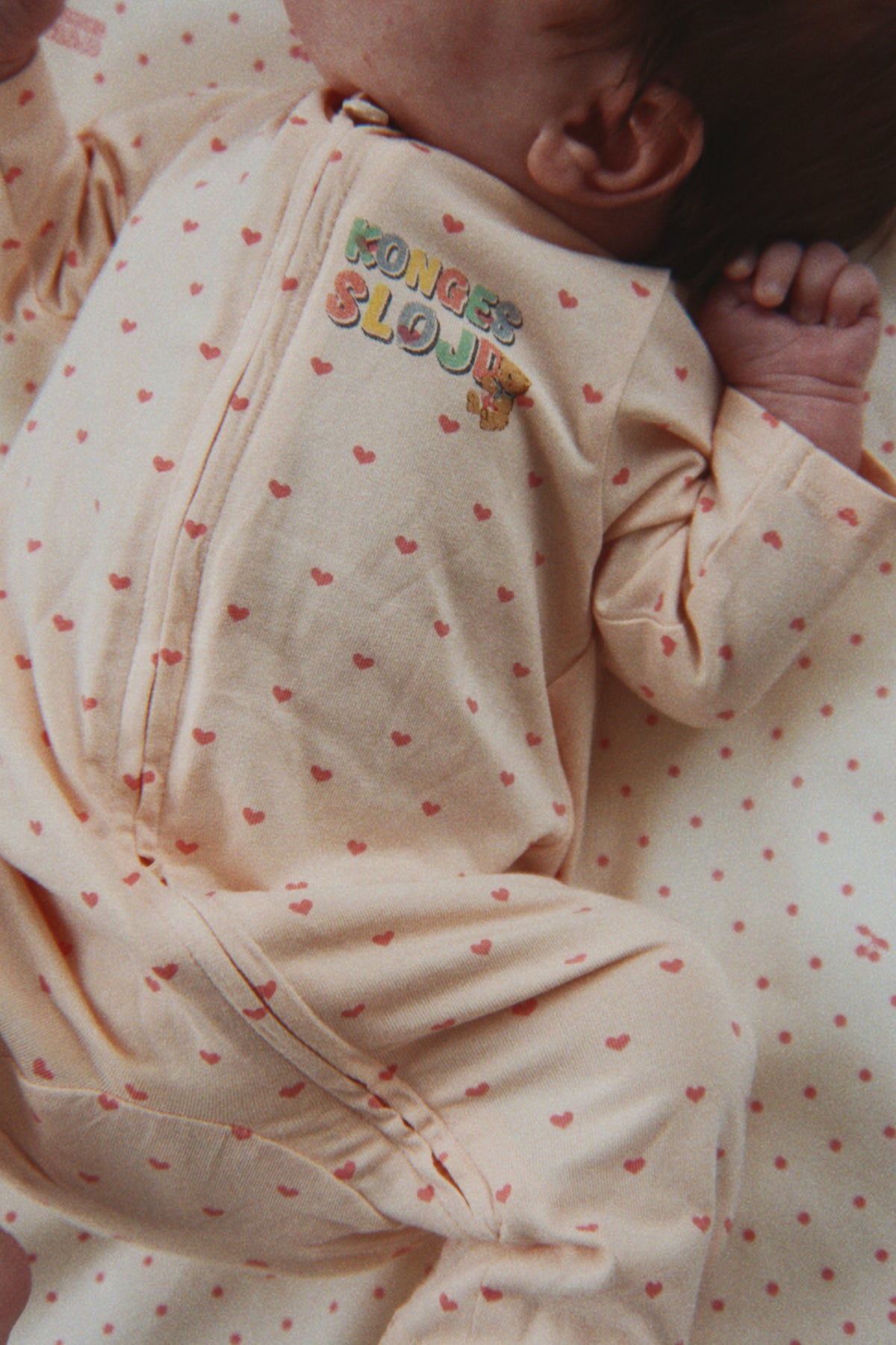Konges Sløjd Basic Zip Onesie – Teddy Coeur