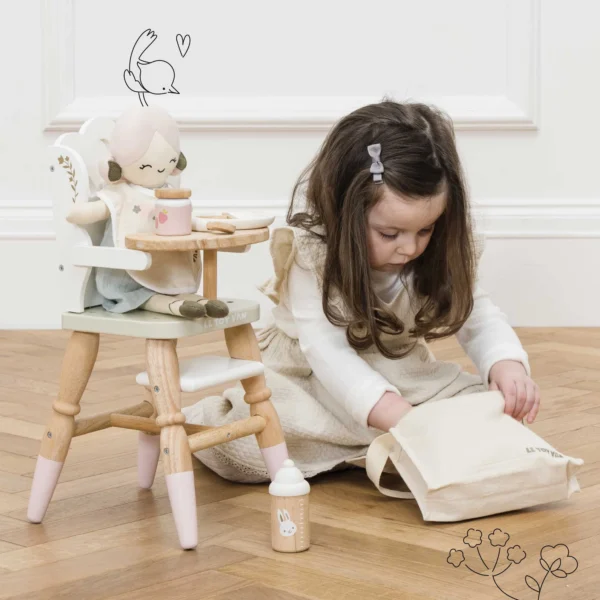 LE TOY VAN Dolls Nursing Kit and Bag - Image 3